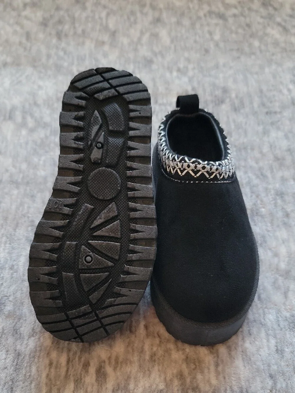 Olivia & Kate girls' Black Slip-On Shoes with White & Silver Trim Size 10